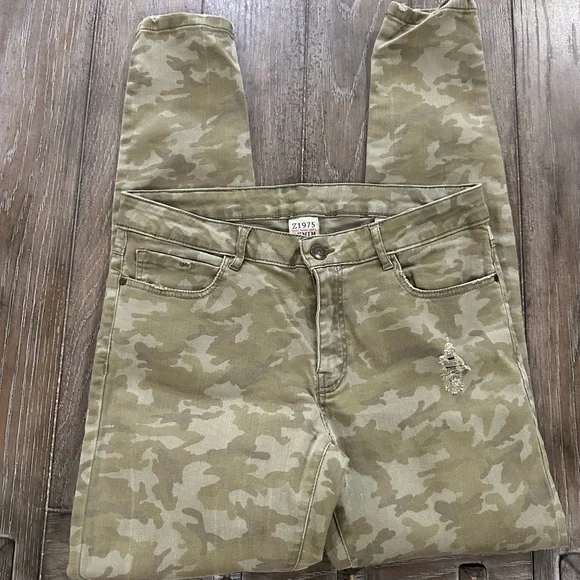 Zara Olive Denim Pants - Picture 3 of 13
